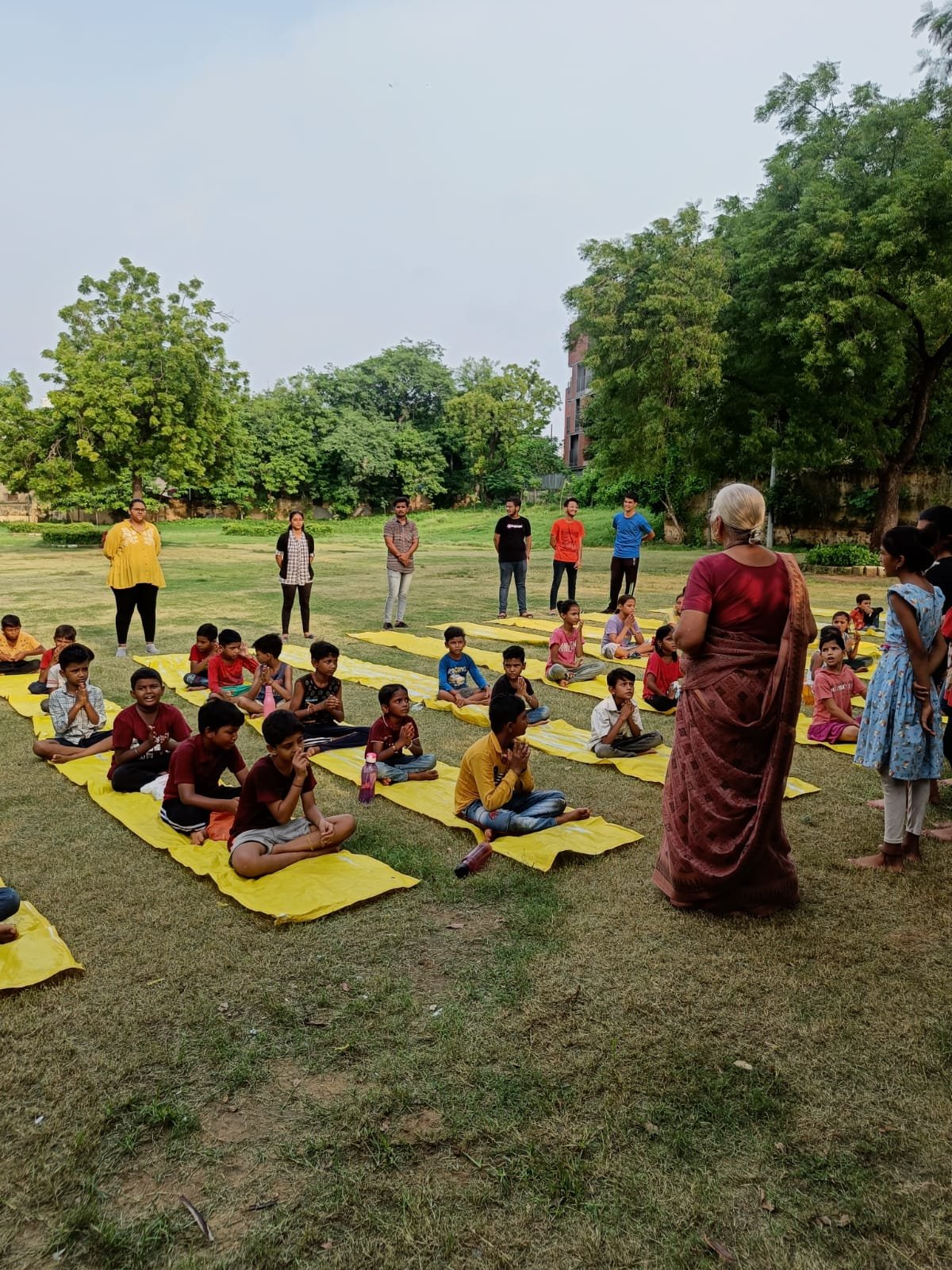 Nivaala volunteers